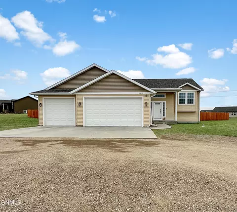 13657 Redwood Way, Williston, ND 58801