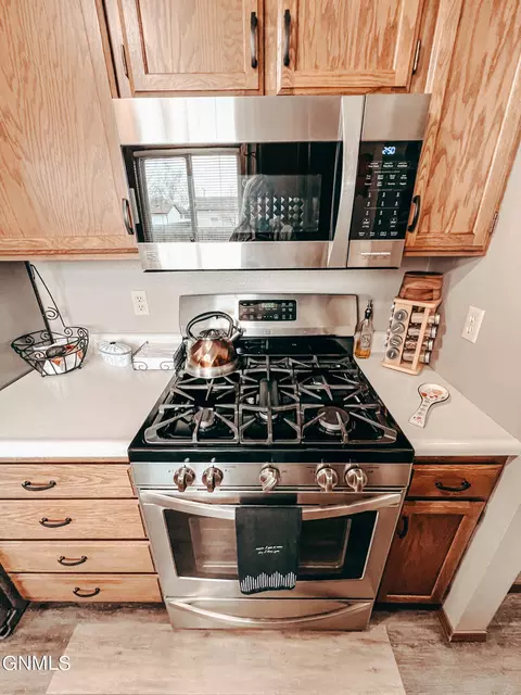 Kitchen - 2322 17th Cir W, Williston, ND 58801 photo 2 of 2