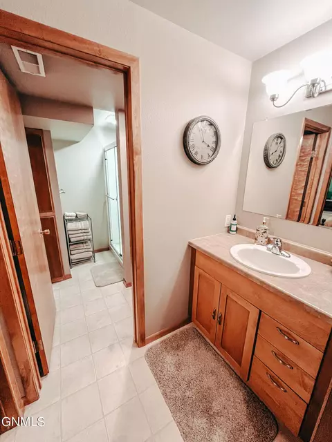 Bath - 2322 17th Cir W, Williston, ND 58801 photo 5 of 5
