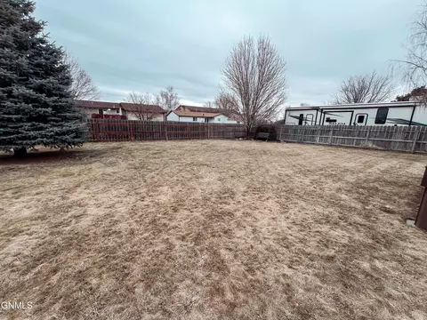 Exterior - 2322 17th Cir W, Williston, ND 58801 photo 13 of 17