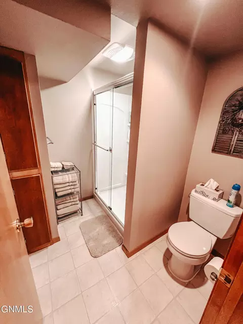 Bath - 2322 17th Cir W, Williston, ND 58801 photo 4 of 5