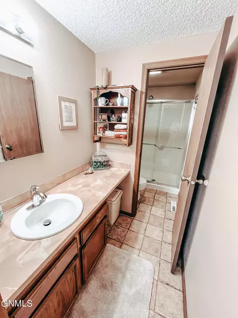 Bath - 2322 17th Cir W, Williston, ND 58801 photo 3 of 5