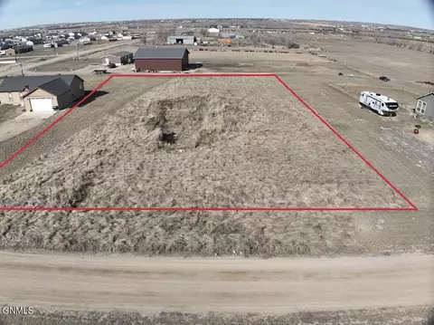 5507 Ronan Ave, Williston, ND 58801 photo 3