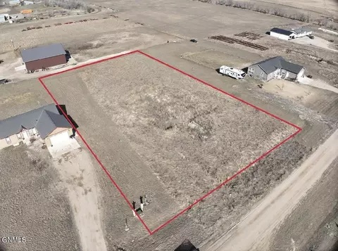 5507 Ronan Ave, Williston, ND 58801 photo 2