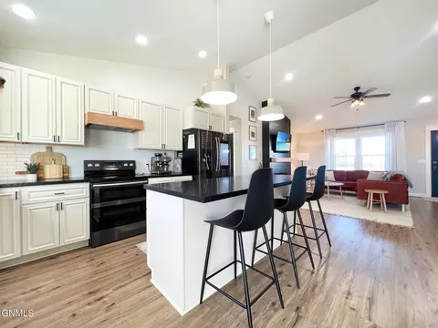 Kitchen - 5996 Juniper Dr NW, Williston, ND 58801 photo 2 of 5