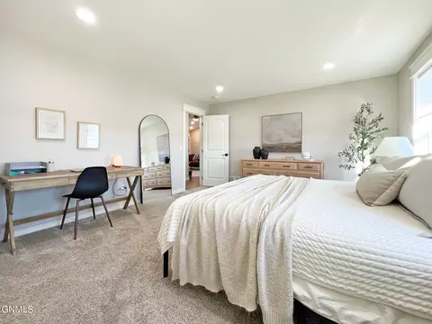 Bedroom - 5996 Juniper Dr NW, Williston, ND 58801 photo 5 of 7