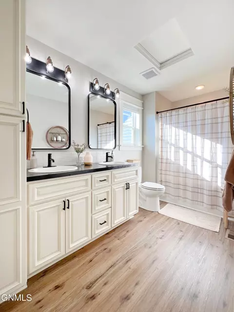 Bath - 5996 Juniper Dr NW, Williston, ND 58801 photo 1 of 2