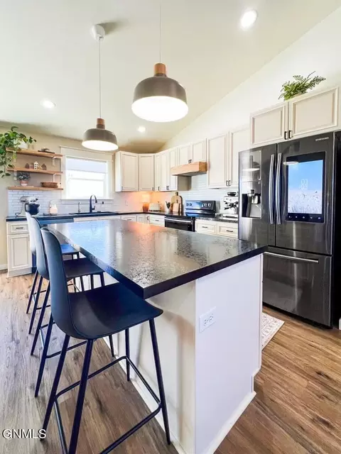 Kitchen - 5996 Juniper Dr NW, Williston, ND 58801 photo 1 of 5