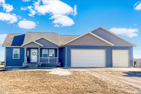 5996 Juniper Dr NW, Williston, ND 58801