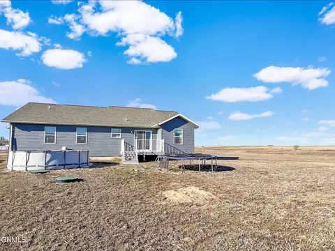 Exterior - 5996 Juniper Dr NW, Williston, ND 58801 photo 5 of 5