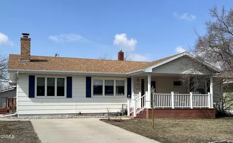 1525 5th Ave NE, Jamestown, ND 58401