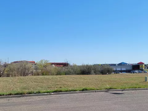 1108-1112 E Lasalle Dr, Bismarck, ND 58503
