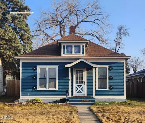 218 8th St NW, Valley City, ND 58072
