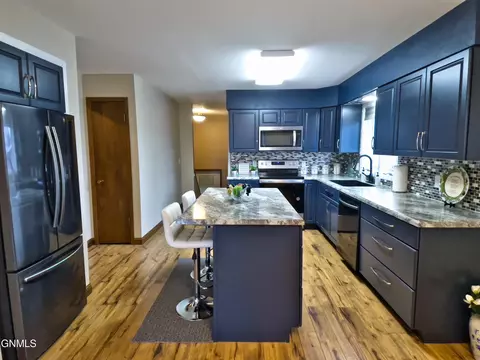 Kitchen - 918 8th Ave W, Williston, ND 58801 photo 1 of 8