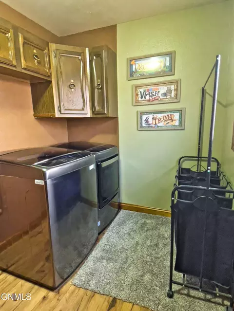 Kitchen - 918 8th Ave W, Williston, ND 58801 photo 7 of 8