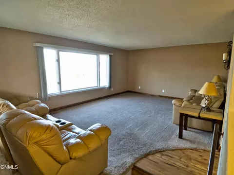 Living - 918 8th Ave W, Williston, ND 58801 photo 1 of 6