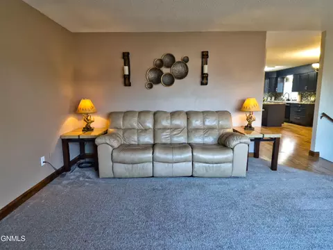 Living - 918 8th Ave W, Williston, ND 58801 photo 3 of 6