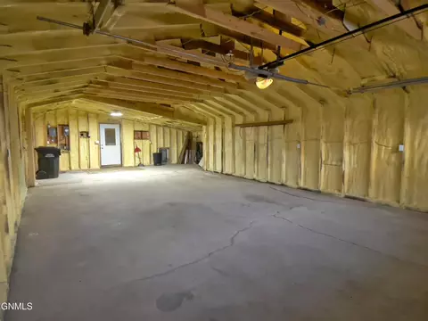 Exterior - 918 8th Ave W, Williston, ND 58801 photo 4 of 4