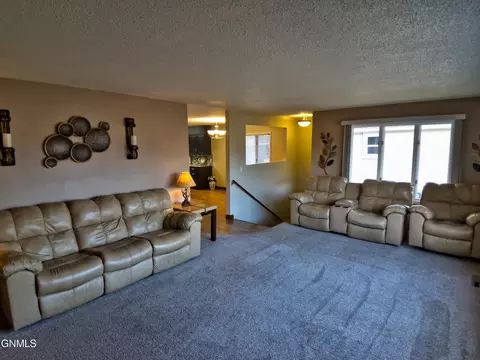 Living - 918 8th Ave W, Williston, ND 58801 photo 4 of 6