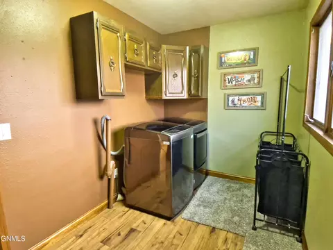 Kitchen - 918 8th Ave W, Williston, ND 58801 photo 8 of 8