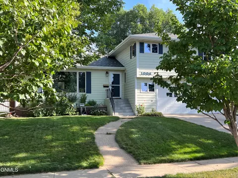 1006 W Avenue C, Bismarck, ND 58501