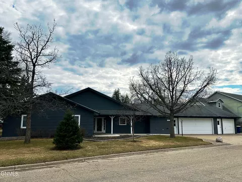 601 10th St SW, Jamestown, ND 58401