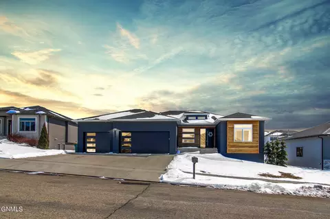 3713 High Creek Rd NW, Bismarck, ND 58503