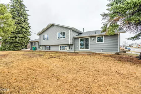 1044 Lake Ave, Bismarck, ND 58501