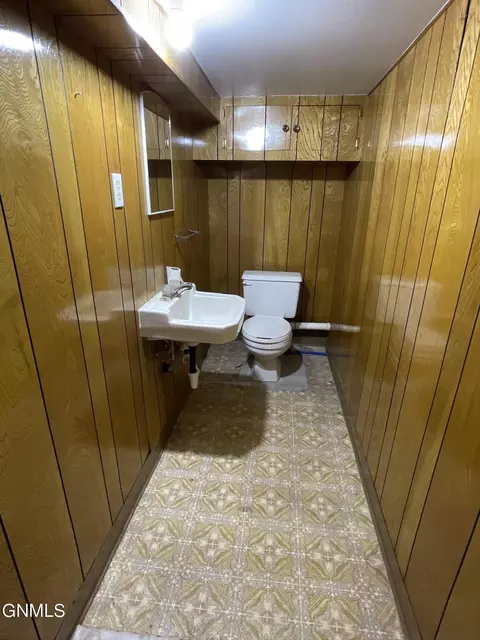 Bath - 104 7th St, Finley, ND 58230 photo 3 of 4