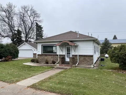 104 7th St, Finley, ND 58230