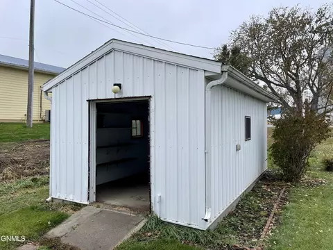 Exterior - 104 7th St, Finley, ND 58230 photo 5 of 7