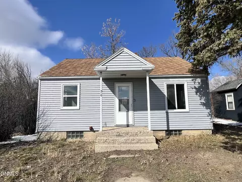 210 Highland Ave, Plentywood, MT 59254