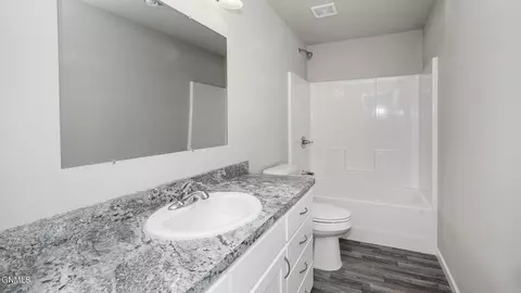 Bath - 1706 Blackstone Lp W, Beulah, ND 58523 photo 6 of 7