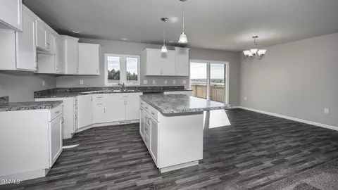 Kitchen - 1706 Blackstone Lp W, Beulah, ND 58523 photo 2 of 6