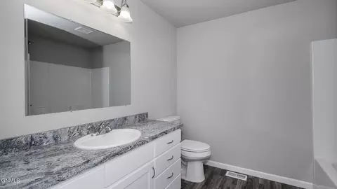 Bath - 1706 Blackstone Lp W, Beulah, ND 58523 photo 1 of 7