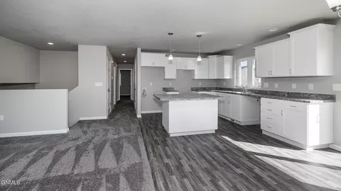 Kitchen - 1706 Blackstone Lp W, Beulah, ND 58523 photo 6 of 6