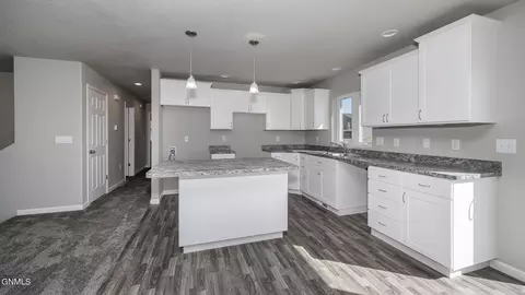 Kitchen - 1706 Blackstone Lp W, Beulah, ND 58523 photo 4 of 6