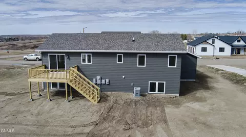 Exterior - 1706 Blackstone Lp W, Beulah, ND 58523 photo 6 of 8
