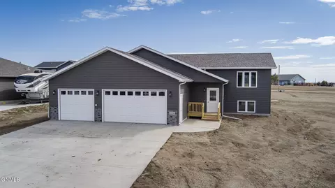 1706 Blackstone Lp W, Beulah, ND 58523