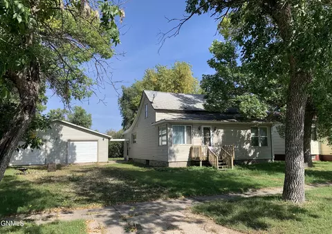 911 2nd St NE, Fessenden, ND 58438