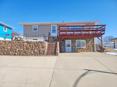 810 Collins Ave, Mandan, ND 58554