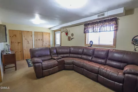 Living - 253 Blacktail Dr, Williston, ND 58801 photo 4 of 4