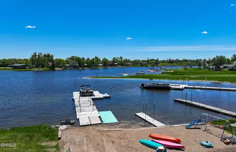 View/Area - 253 Blacktail Dr, Williston, ND 58801 photo 7 of 11