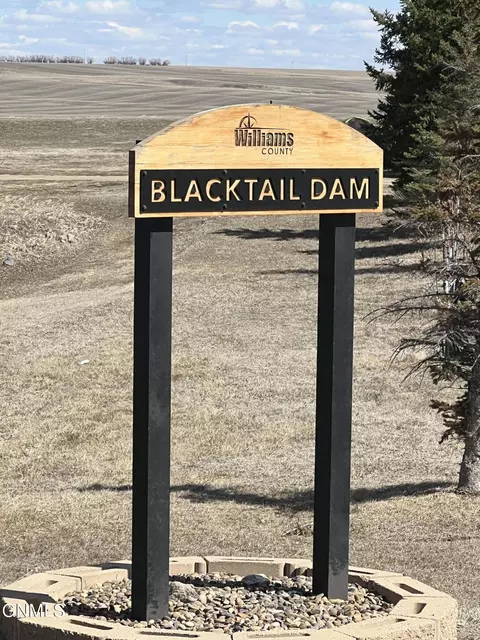 View/Area - 253 Blacktail Dr, Williston, ND 58801 photo 5 of 11