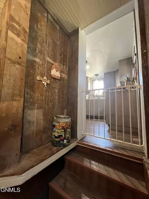 Entry Way - 253 Blacktail Dr, Williston, ND 58801 photo 2 of 2