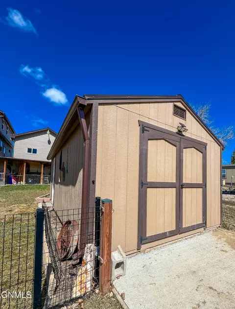 Exterior - 253 Blacktail Dr, Williston, ND 58801 photo 7 of 8