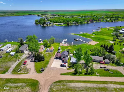 View/Area - 253 Blacktail Dr, Williston, ND 58801 photo 4 of 11