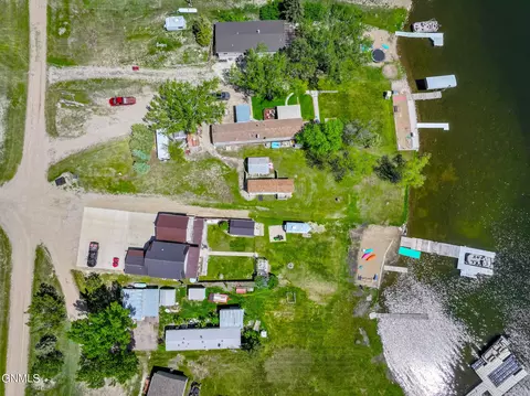 View/Area - 253 Blacktail Dr, Williston, ND 58801 photo 8 of 11