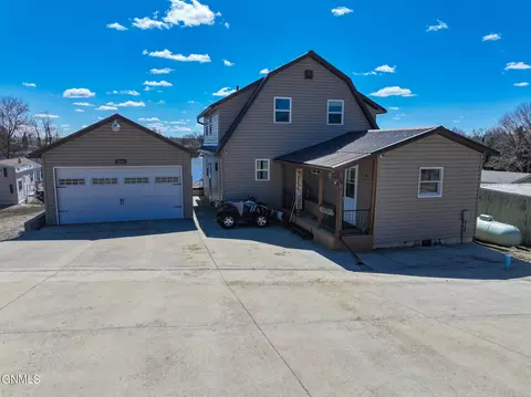 Exterior - 253 Blacktail Dr, Williston, ND 58801 photo 2 of 8