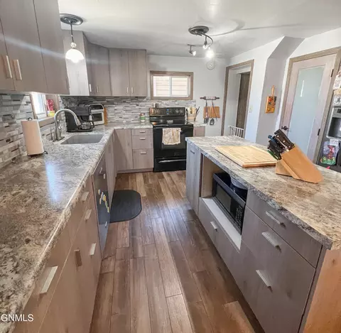 Kitchen - 253 Blacktail Dr, Williston, ND 58801 photo 1 of 1